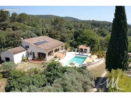 villa 8 pièces 198 m²
