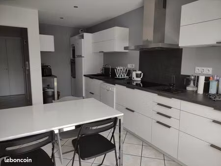 eybens bourg – appartement de 121 m²  3 chambres  bureau  cave et parking