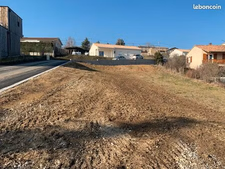 terrain viabilisé 866m²