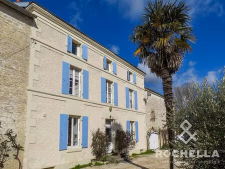 maison en pierre dans la vallée de la boutonne