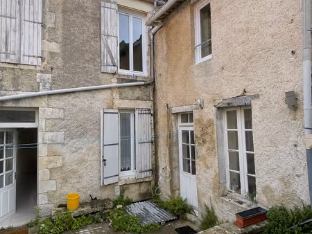 ensemble immobilier à fort potentiel au coeur des remparts de