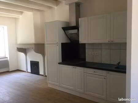 une maison de village au charme authentique à neuville-sur-ain