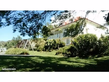 a louer : haut de villa à saint-claude  grand f5