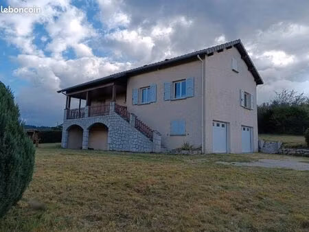 maison tout confort avec terrasse et garage