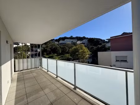 appartement t4 avec terrasse ascenseur  stationnements