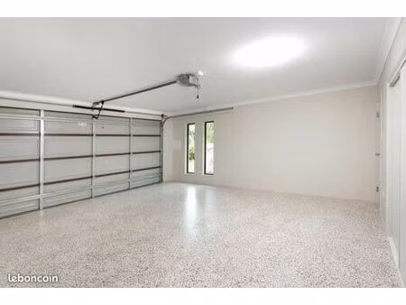 location garage local bureau
