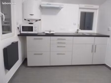 petit studio récent dans un jardin  plain pied  proche cgr et cité administrative