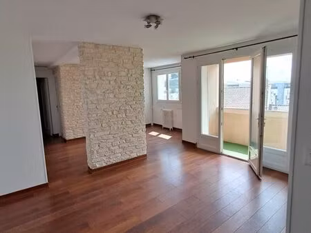 loue appartement 4 pièces