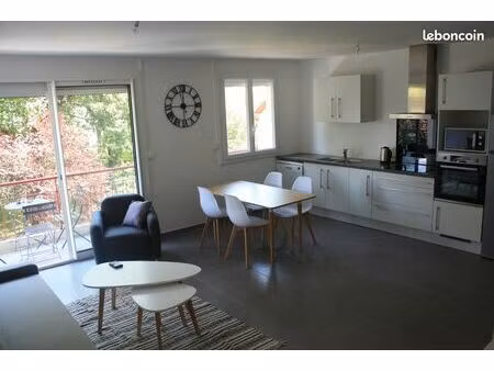 chambre pour étudiante dans appartement caudéran