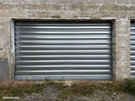 large garage à louer