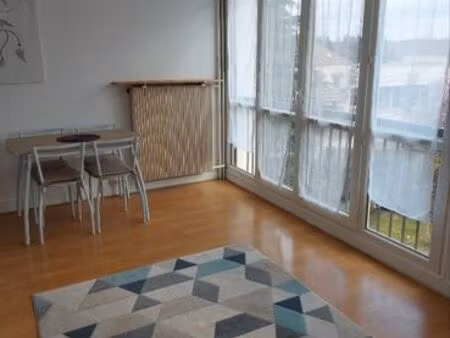 studio meublé 25m² chambourcy – parking  cave & chauffage inclus