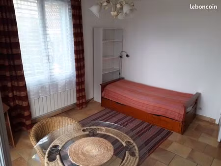 chambre meublée à luynes (aix sud)