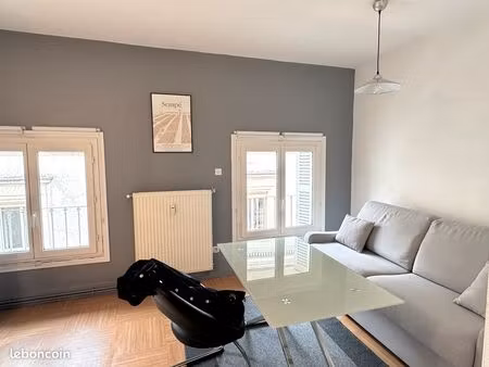 studio meublé dans immeuble de charme en hyper-centre d'angoulême