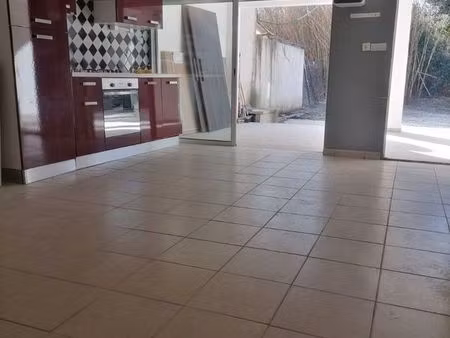 location à mallemort t3 en campagne avec jardin clos  meublé