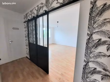 grand t2 lumineux au calme avec vue dégagée