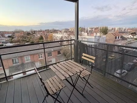 t2 54 m2 meublé + terrasse + parking bord de deûle