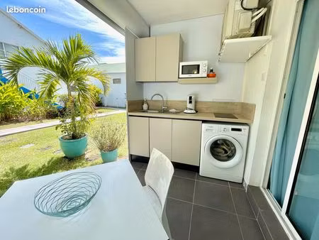 studio meublé 24 m2 sur marina  piscine  citerne et lave-linge
