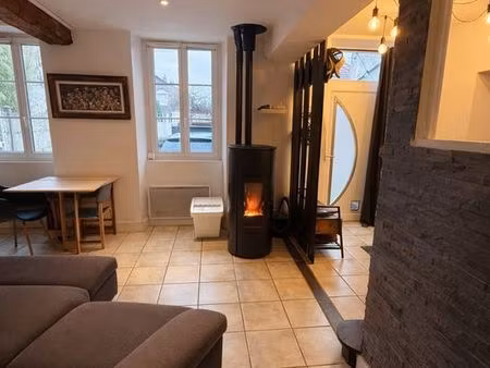 maison 90 m2-2 chambres- terrasse et place de stationnement