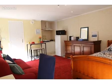 superbe studio meublé 24m² - prêt à vivre - cc