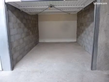 loue garage frontignan