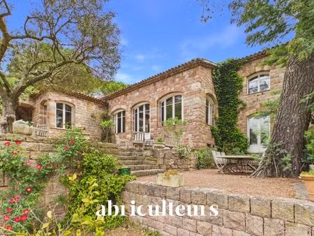 mas d’exception signé – 300 m² – domaine confidentiel de 1 hectare – saint-raphaël