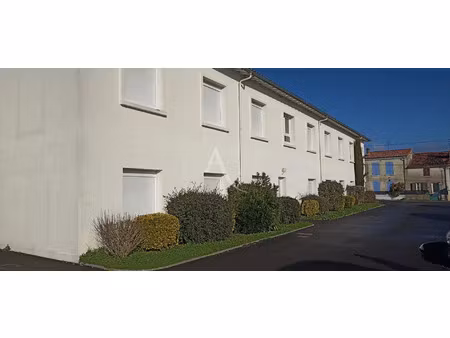location appartement 4 pièces 60 m² à saint-jean-d’angély (17400)