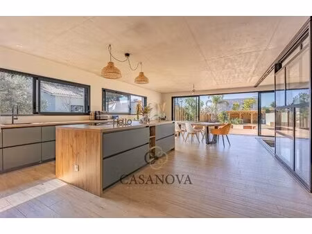bien rare à pérols villa contemporaine avec piscine intérieure chauffée et espace de vie..