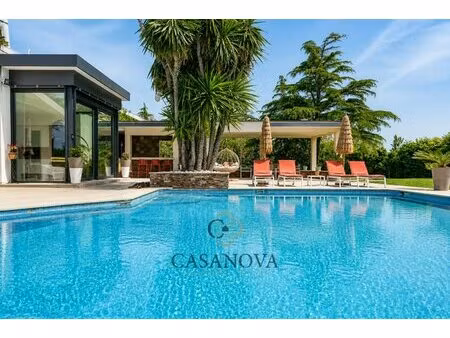 propriété de 351 m² avec piscine et terrain de 7 310 m² aux portes de montpellier