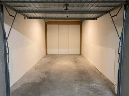 garage situé en sous-sol - résidence paisible et sécurisée ambilly