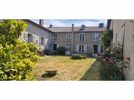 belle maison bourgeoise à réhabiliter de 396 m² avec cour  caves  chaufferie gaz  greniers