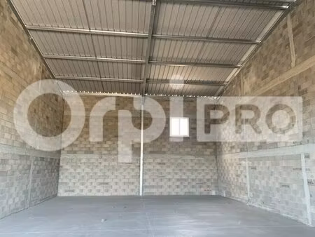 location local d’activités vauvert 30600 150m²