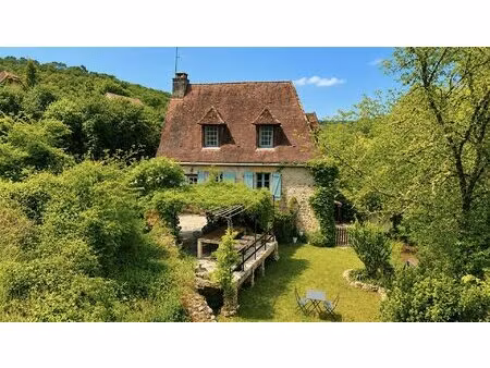 maison en pierre avec piscine