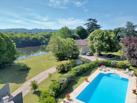 manoir en bord de rivière  cadre d'exception