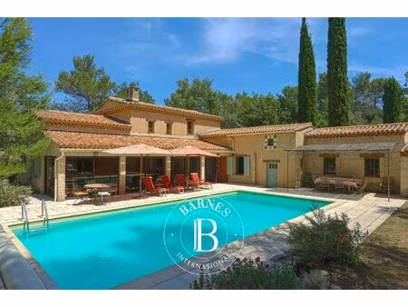 ménerbes – propriété de charme – 3 chambres – piscine – terrain constructible – vendue...