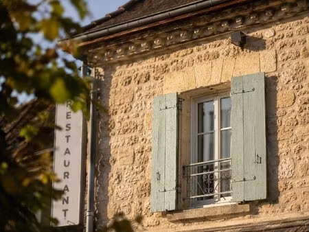 immeuble au cur du village de saint-capraise-de-lalinde  cet immeuble de rapport...