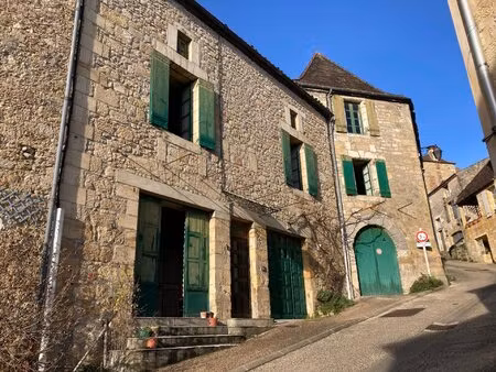 immeuble en pierre à rénover – centre historique de saint-cyprien (24220) volumes...