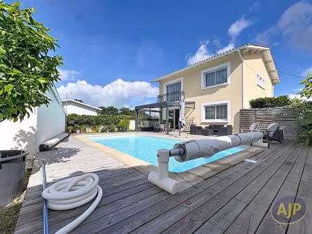 maison 7 pièce(s) 135 m2. audenge.
