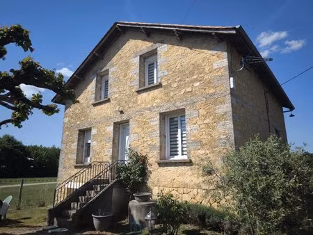 maison entierement renovee en bord de dordogne