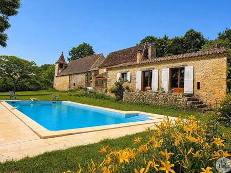 maison d'artiste en pierre avec gîte et dépendance