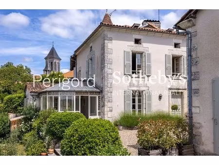 entre rivière et jardin enchanteur  une propriété au charme inte