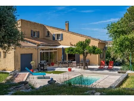 maison familiale 8 pièces avec piscine à malemort-du-comtat