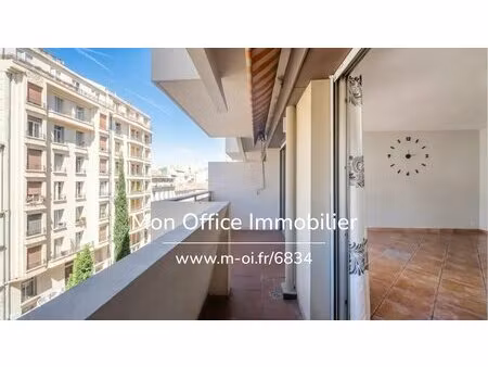 référence : 6834-cla - studio avec terrasse dans le 6e arrondissement de marseille