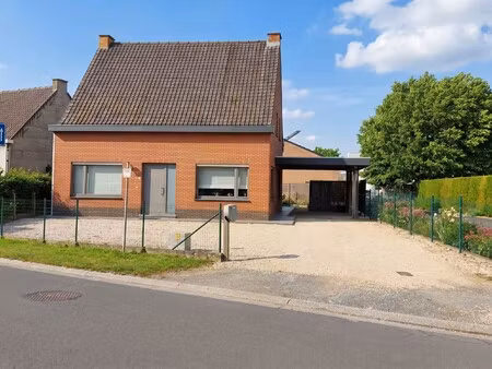open bebouwing met 3 slaapkamers  carport en parkeermogelijkheden in het rustige doorslaar