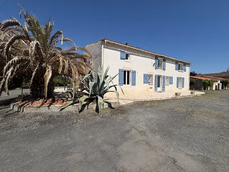 vente maison 12 pièces  290.00m²  les velluire