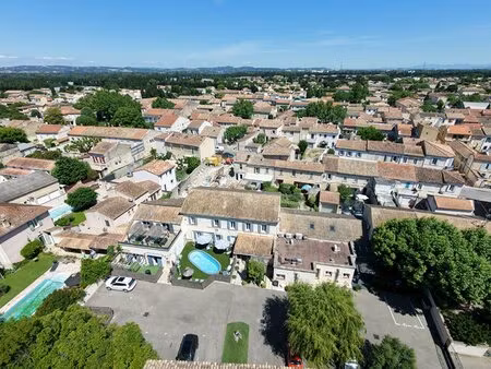 ensemble immobilier hôtel à deux pas d avignon et 15 mn de st rémy de provence