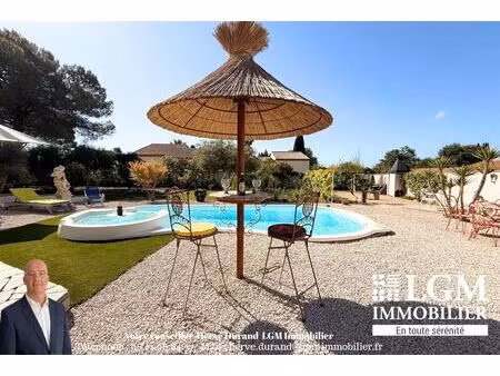 villa d'exception sans vis-à-vis sur plus de 1700 m2 de jardin paysager