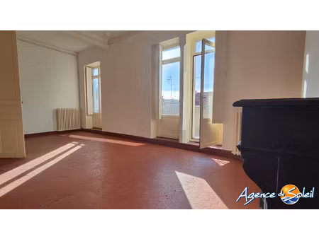 grand appartement ancien avec balcon – centre de béziers