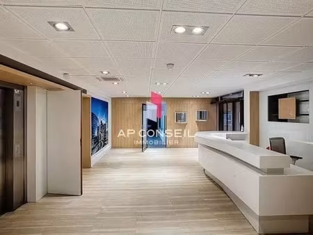 location bureaux 556 m² à 2 300 m²