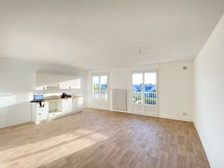 appartement t2 de 61 49m² proche gare et centre-ville de châteauroux -