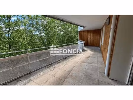 t4 avec terrasse de 22m² et possibilité garage
